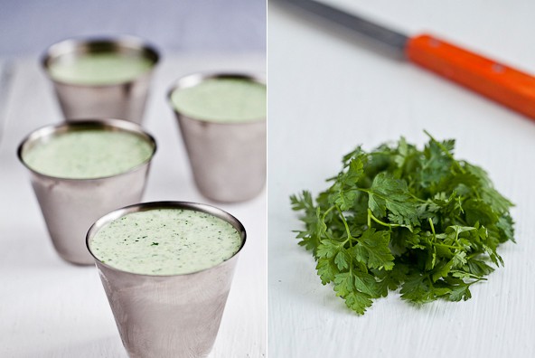 Grün-weiss-rote Freundschaft - Kräutermousse mit weissem Spargel